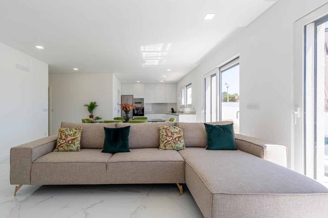 לוריניה Villa Tapisco With Private Pool מראה חיצוני תמונה